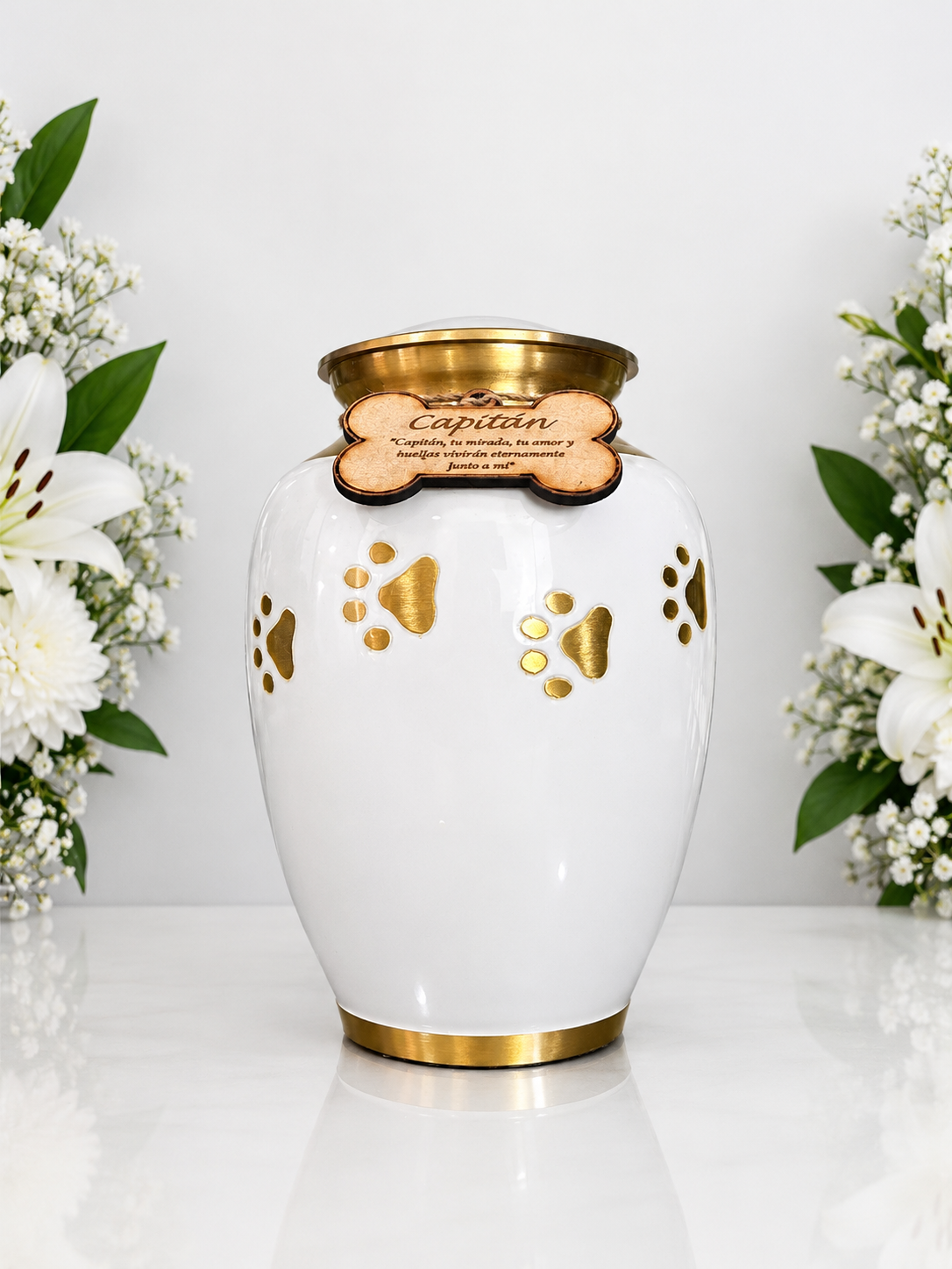 Urna personalizada con huellas en recuerdo de Capitán